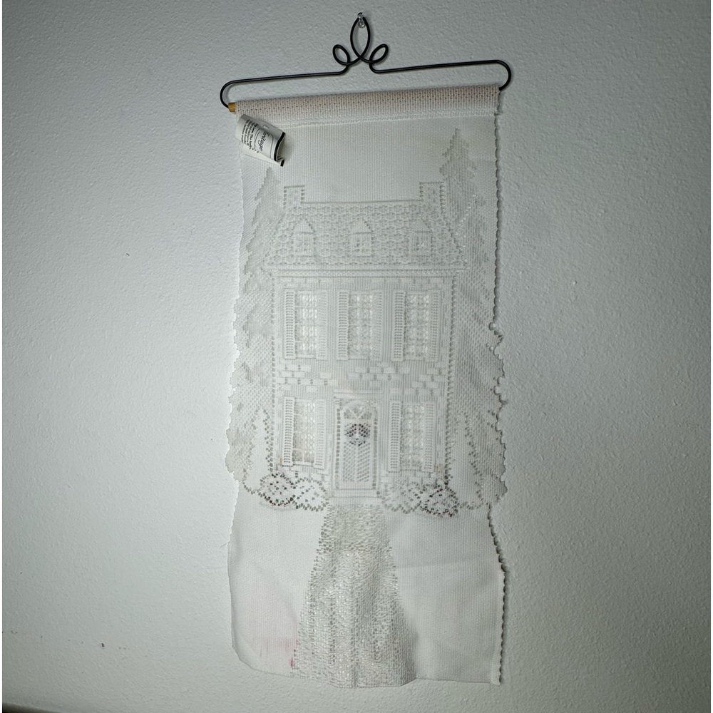Heritage Lace White Christmas House With Green Wreath And Tree Tapestry Hanger - Picture 4 of 12